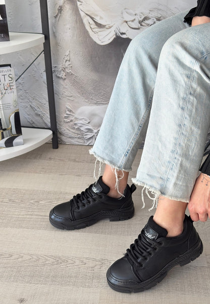 Jule Siyah Cilt Bağcıklı Spor Ayakkabı