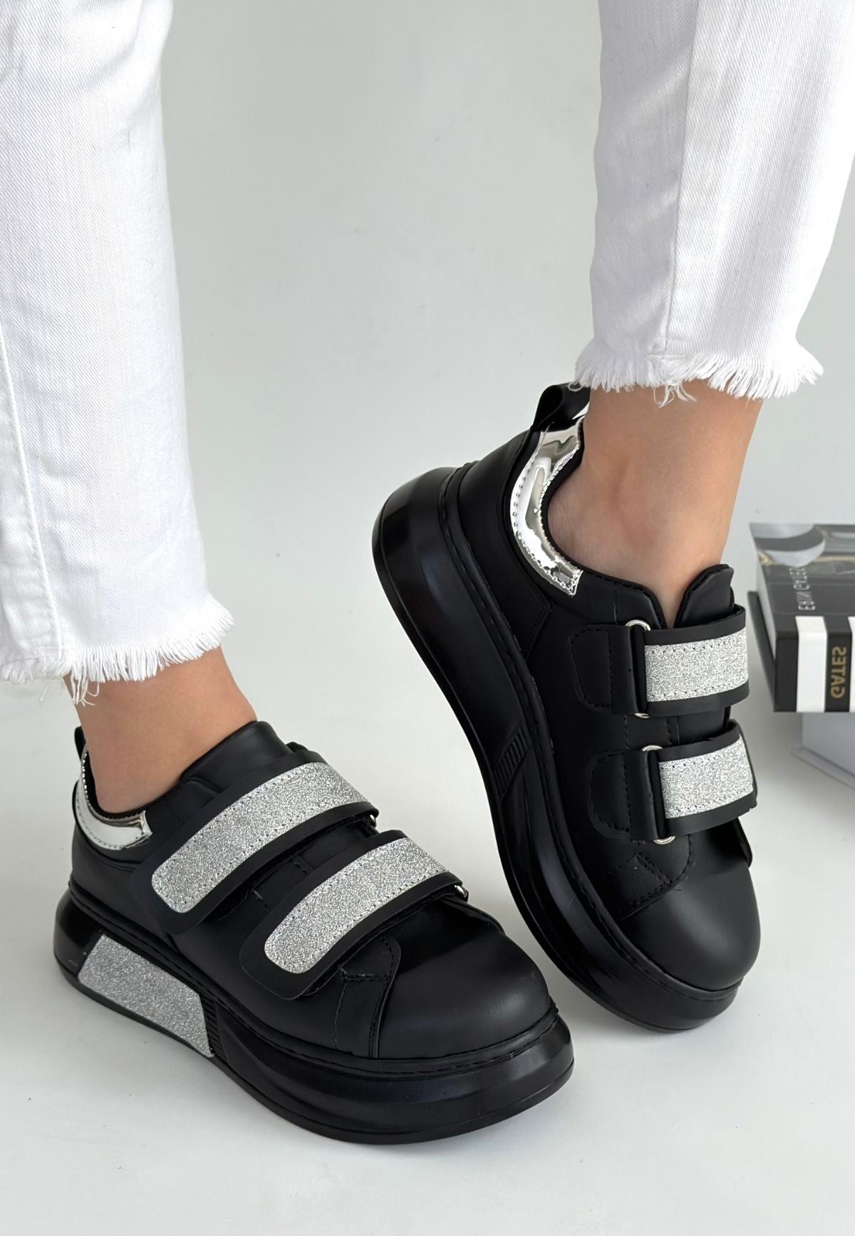 Nino Siyah Cilt Simli Cırt Cırtlı Spor Ayakkabı