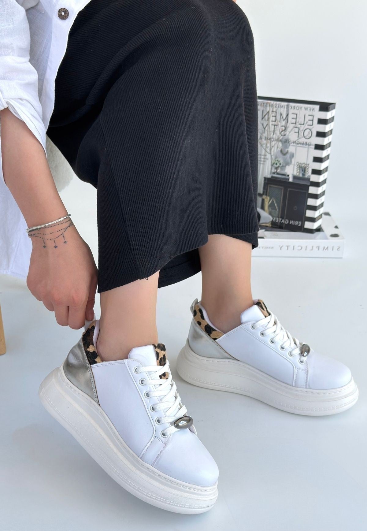 Gasta Beyaz Cilt Gümüş Detaylı Bağcıklı Spor Ayakkabı