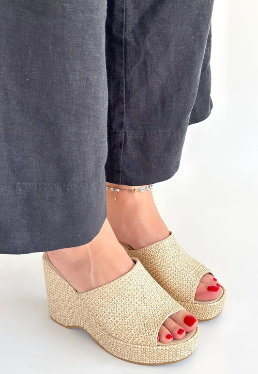 Tlay Bej Hasır Dokumalı Dolgu Topuk Terlik