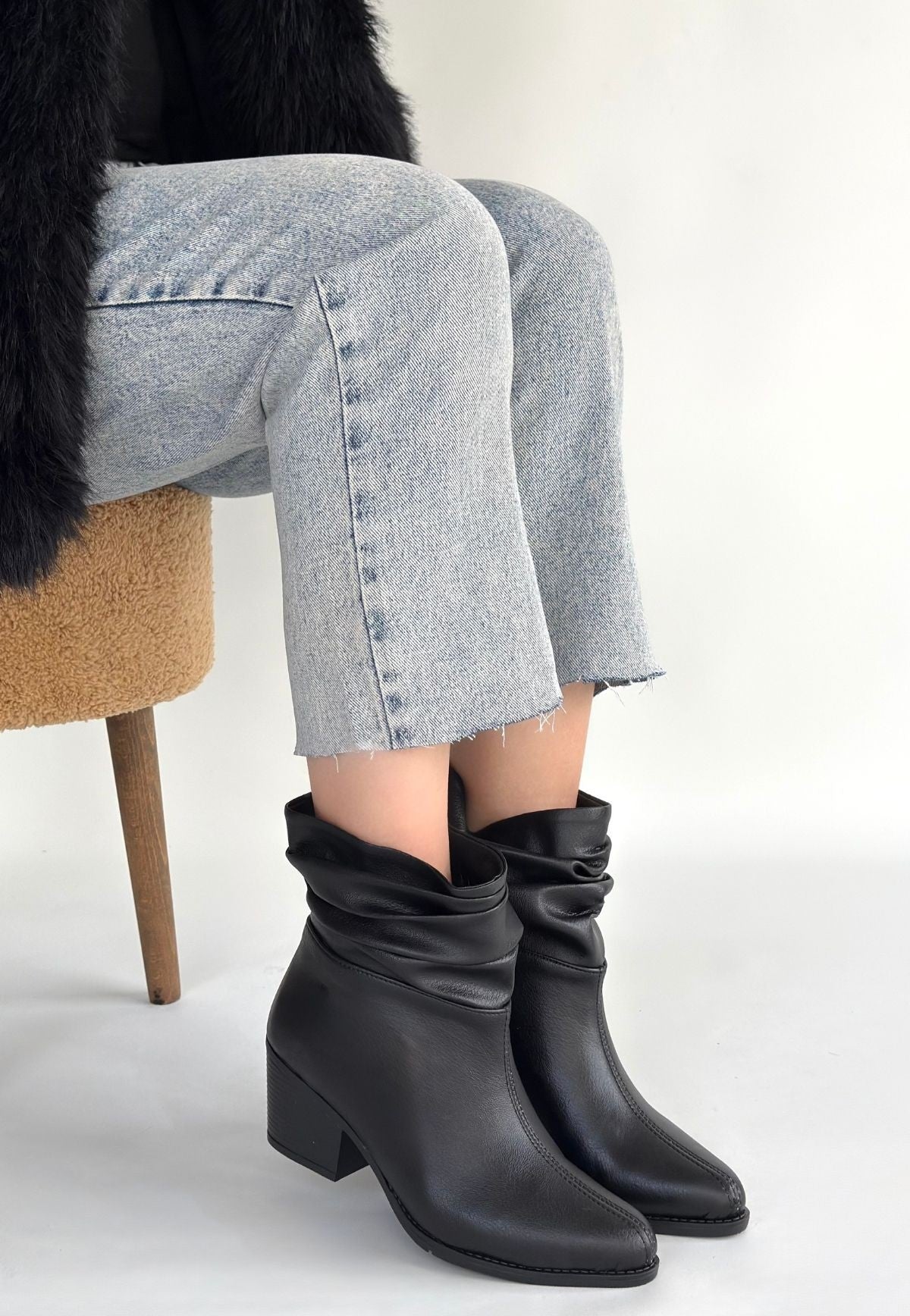 Lukana Siyah Cilt Topuklu Körüklü Bot